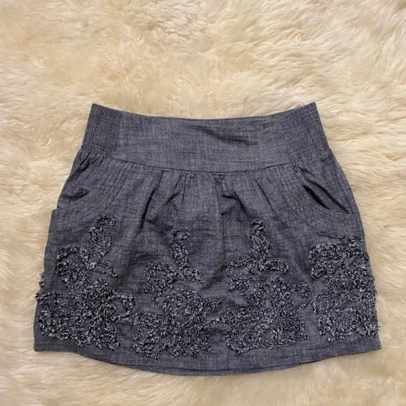 NEW STOOSHY Women Gray Chambray Elastic Waist Shag Applique Mini Skirt w Pockets - Picture 5 of 10